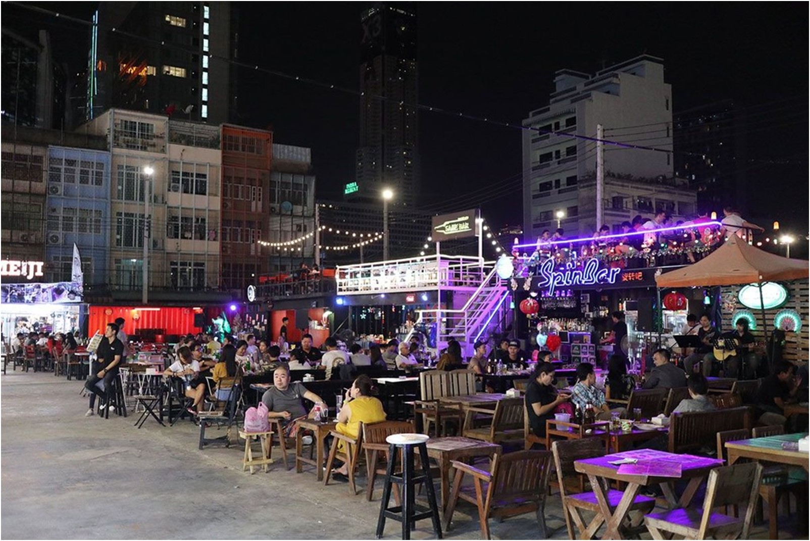 relaxing in Night Market